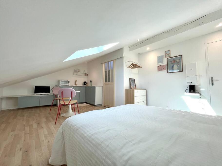 Studio Jade : Charmant Logement Place Clemenceau Appartement Pau Buitenkant foto